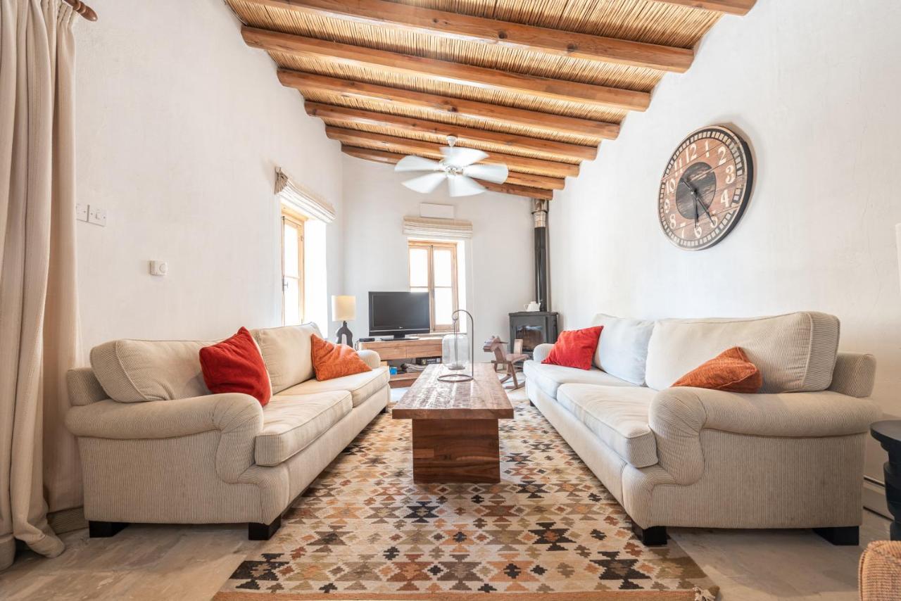 The Carob Tree Villa - Rustic Luxury Home With Access To Pool And Restaurant Larnaca Luaran gambar