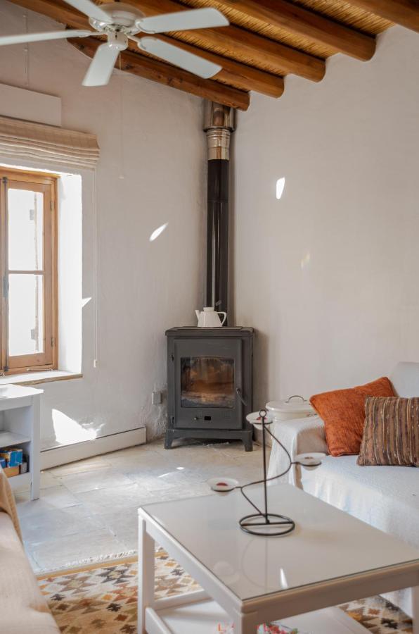The Carob Tree Villa - Rustic Luxury Home With Access To Pool And Restaurant Larnaca Luaran gambar