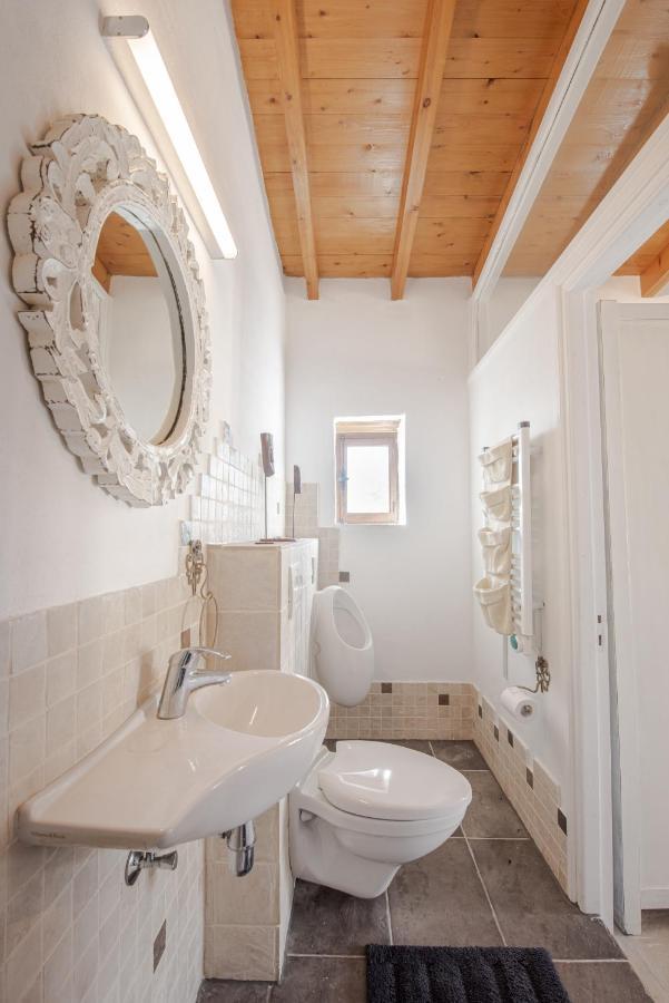 The Carob Tree Villa - Rustic Luxury Home With Access To Pool And Restaurant Larnaca Luaran gambar